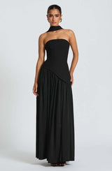 Sofisticação Pura — Vestido Longo