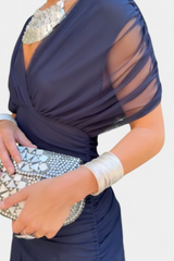 Luana - Vestido elegante com decote em V
