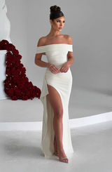 Noite Glamour — Vestido Maxi de Luxo
