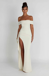 Noite Glamour — Vestido Maxi de Luxo